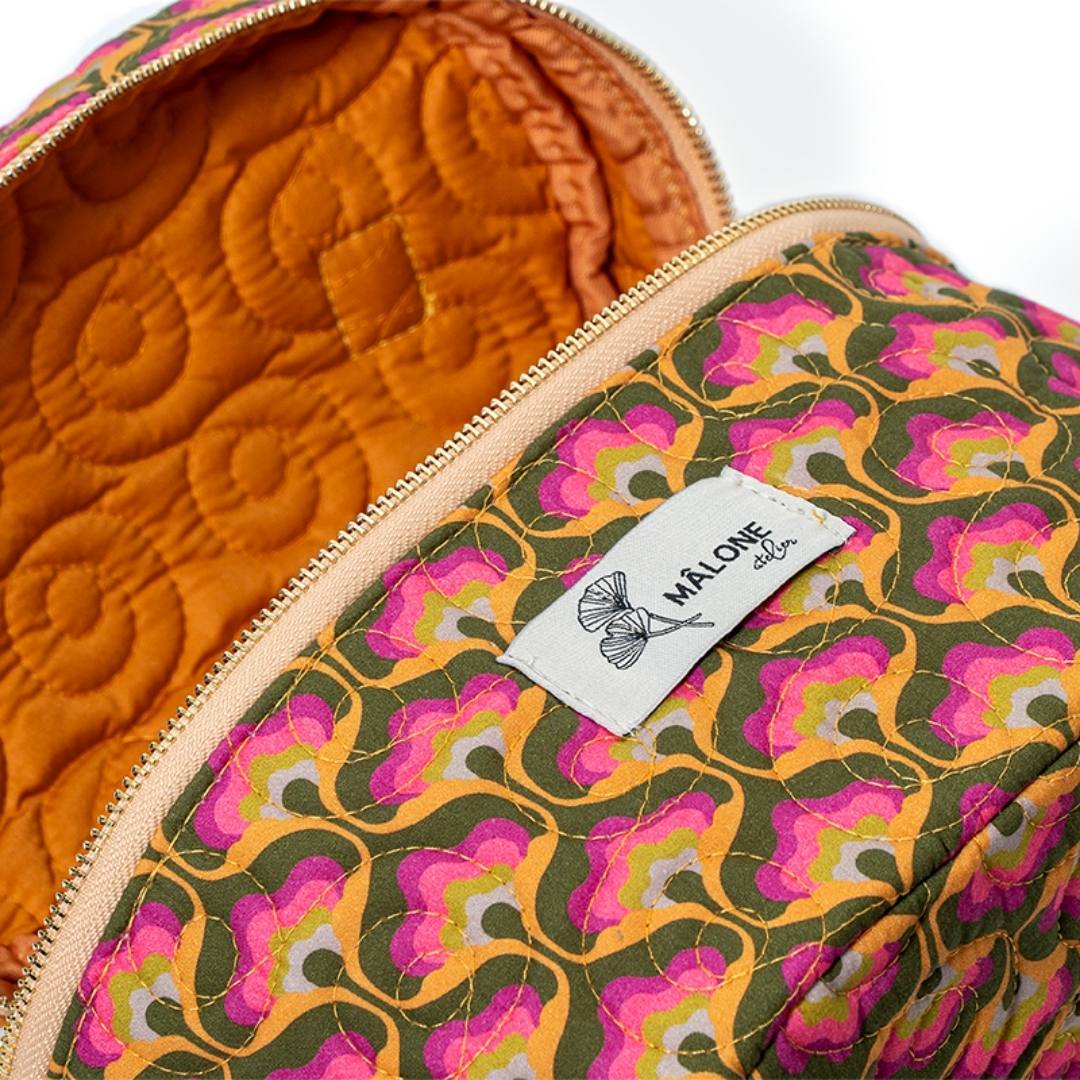 Blossom kozmetik çantası iç hacim ve suya dayanıklı astar görünümü, düzenli saklama alanı