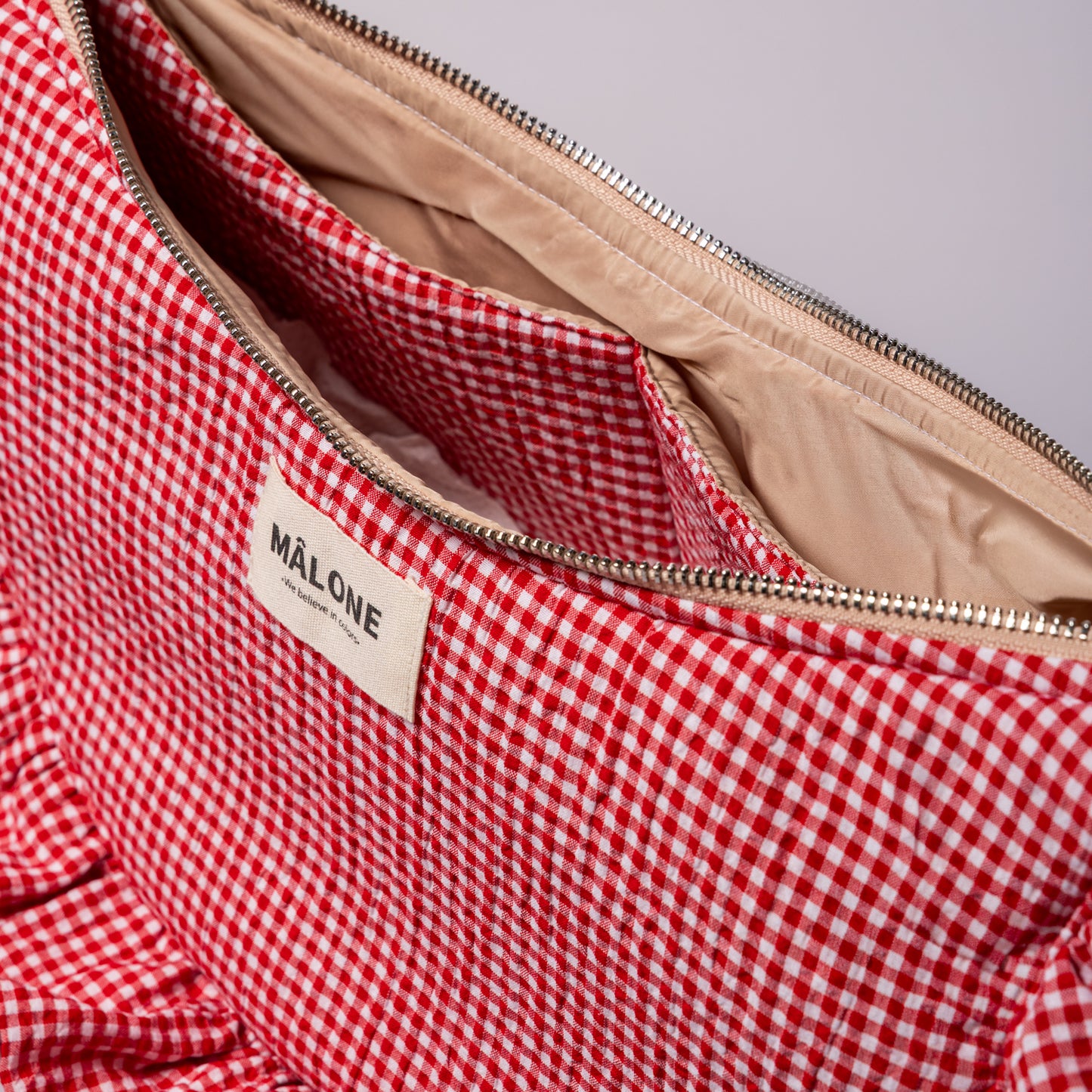 حقيبة صغيرة متوهجة باللون الوردي