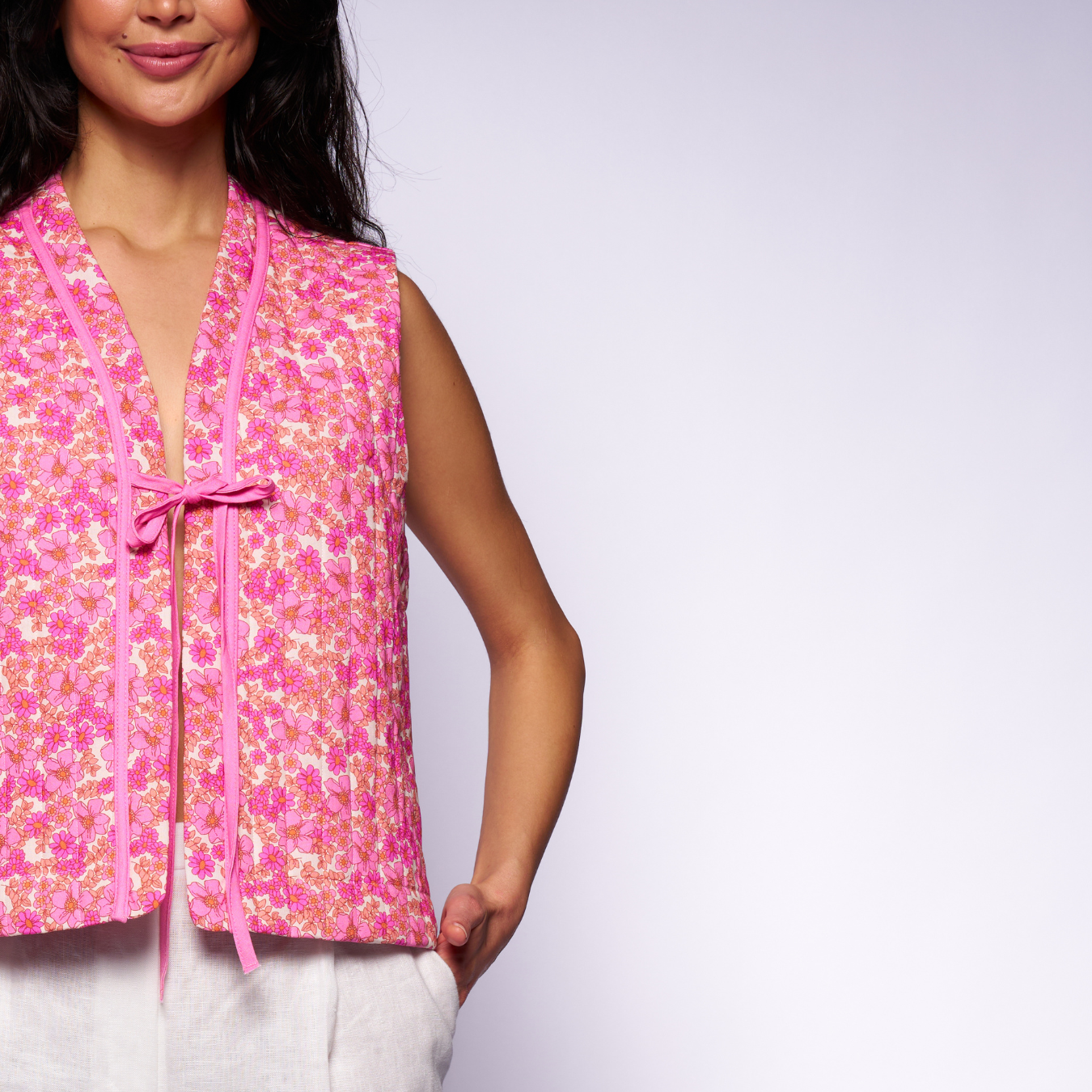 Cotton Candy kapitone yelek ön açı, günlük stil için rahat ve modern tasarım