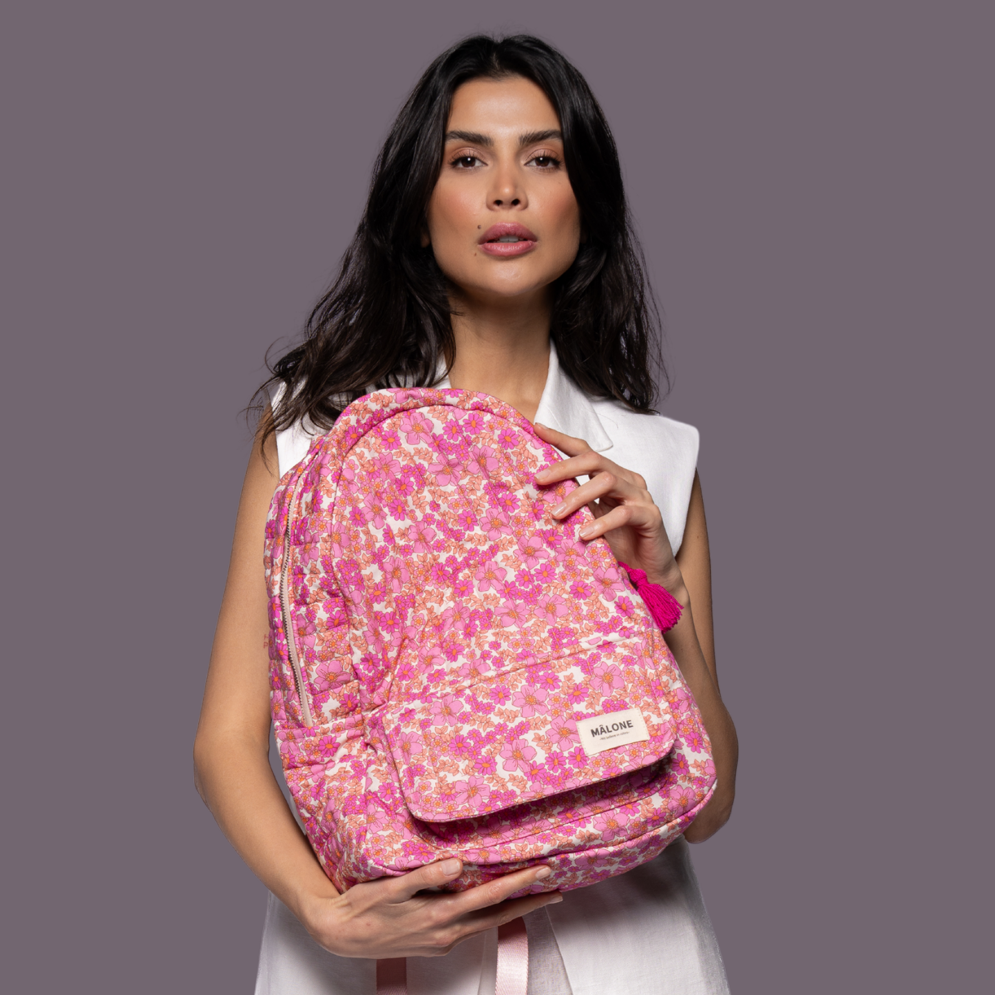 Güçlendirilmiş iç laptop bölmesi ve ayarlanabilir metal tokalı omuz askılarıyla kadınlar için tasarlanmış Cotton Candy sırt çantası, hem günlük kullanımda hem iş hayatında konforlu bir taşıma deneyimi sunar.