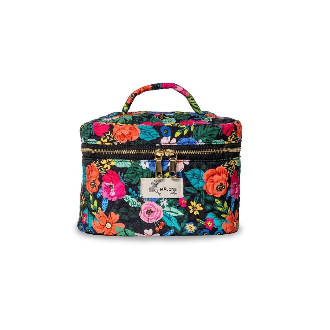 Dark Garden bakım çantası sap detayı, kolay taşıma sağlayan dayanıklı makyaj çantası