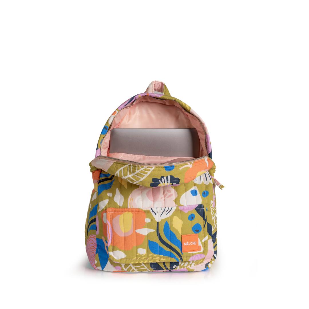 Güçlendirilmiş iç laptop bölmesi ve geniş hacmiyle Harvest Glow Backpack, hem iş hem günlük kullanımda pratik ve fonksiyonel taşıma deneyimi sunar.