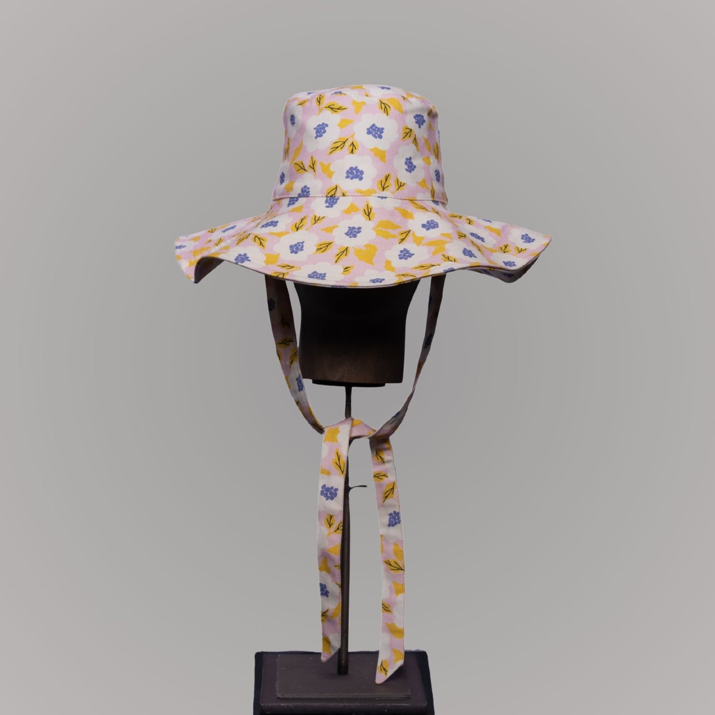 Lilac Dreams bucket şapka çene bantı ve dikiş detayı, kaliteli pamuklu kumaş