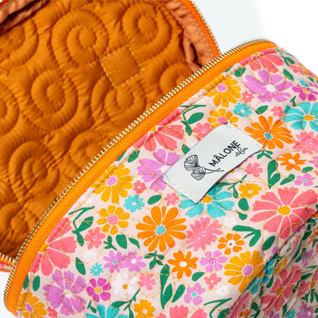 Pinkie Kapitone Kozmetik Cantasi desenli makyaj çantası, günlük kullanım ve seyahat için uygun