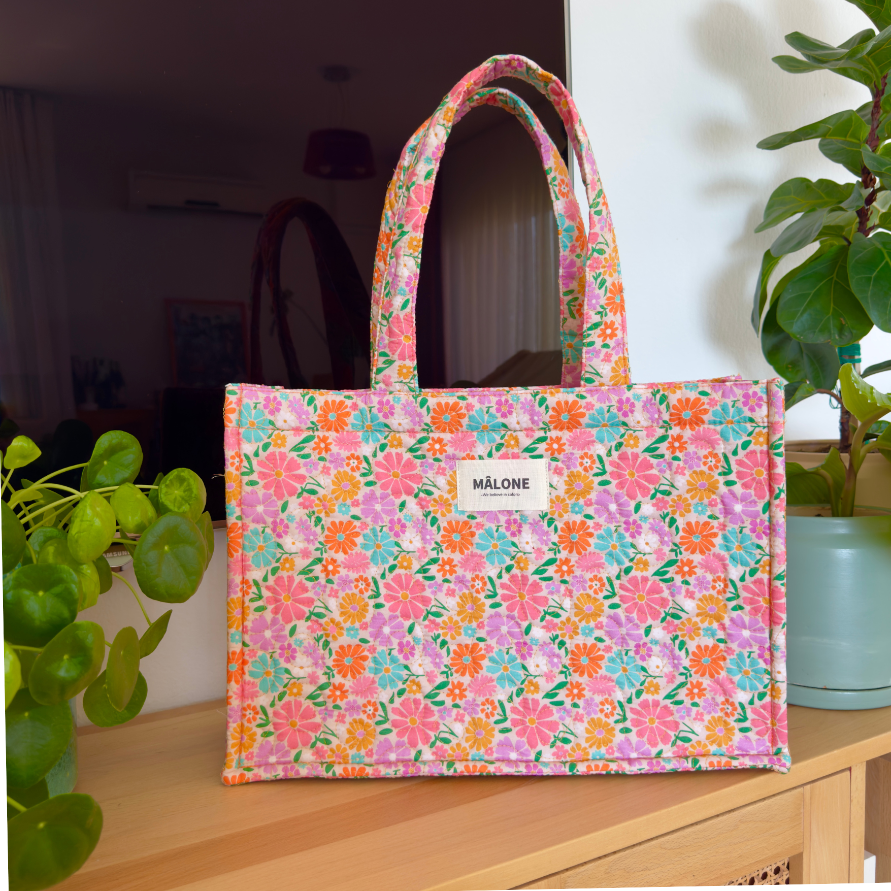 Pinkie tote çanta ön detay, kişisel eşyalar için geniş hacimli kapitone çanta