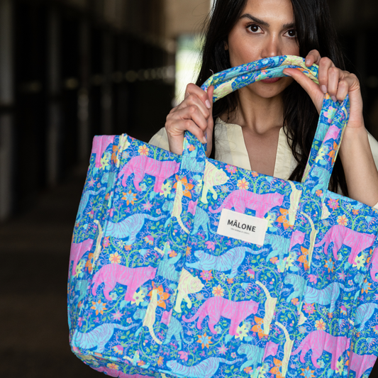 Tigers Maxi Tote bakım çantası yan açıdan görünüm