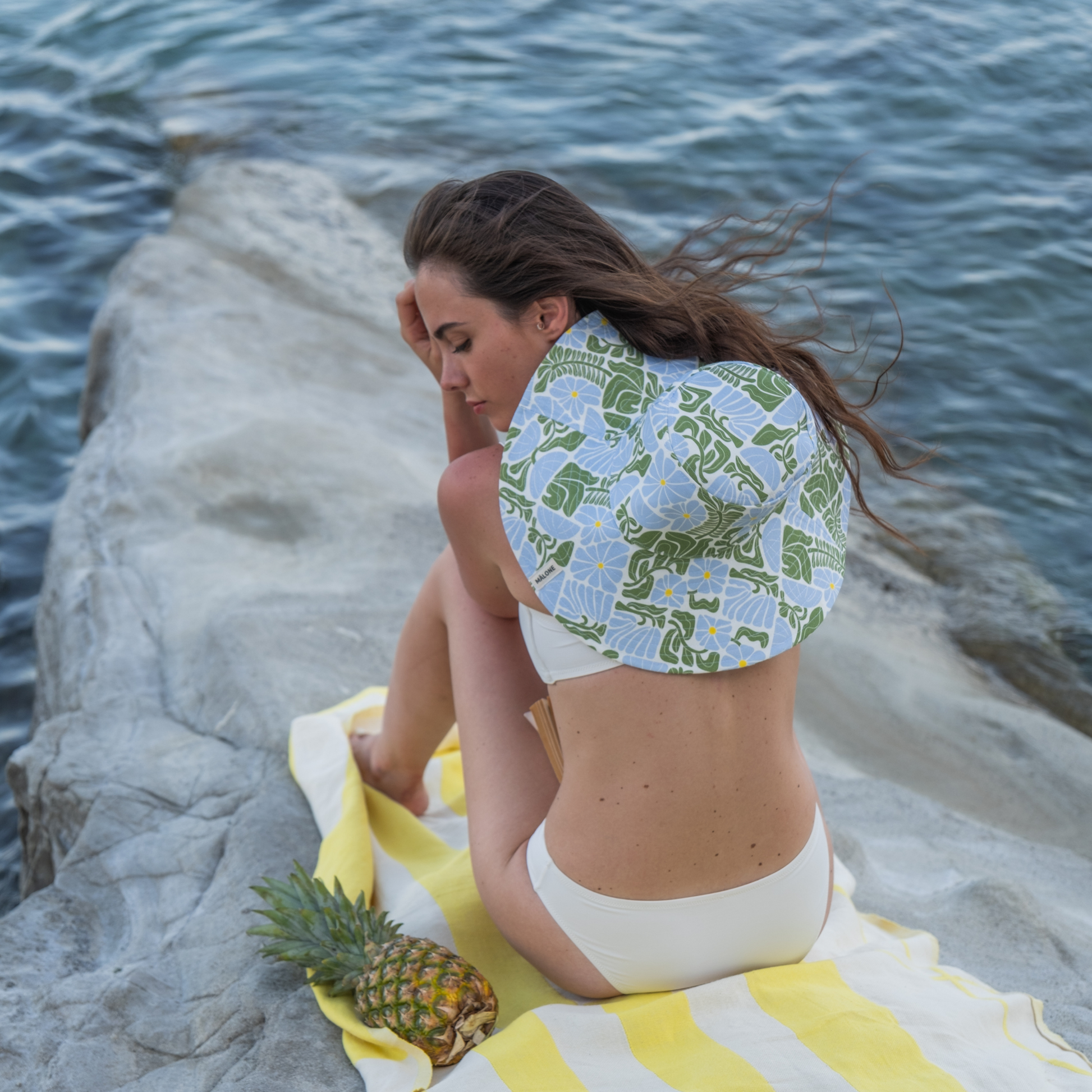 Tiles bucket şapka arkadan görünüm, standart beden ve modern stil